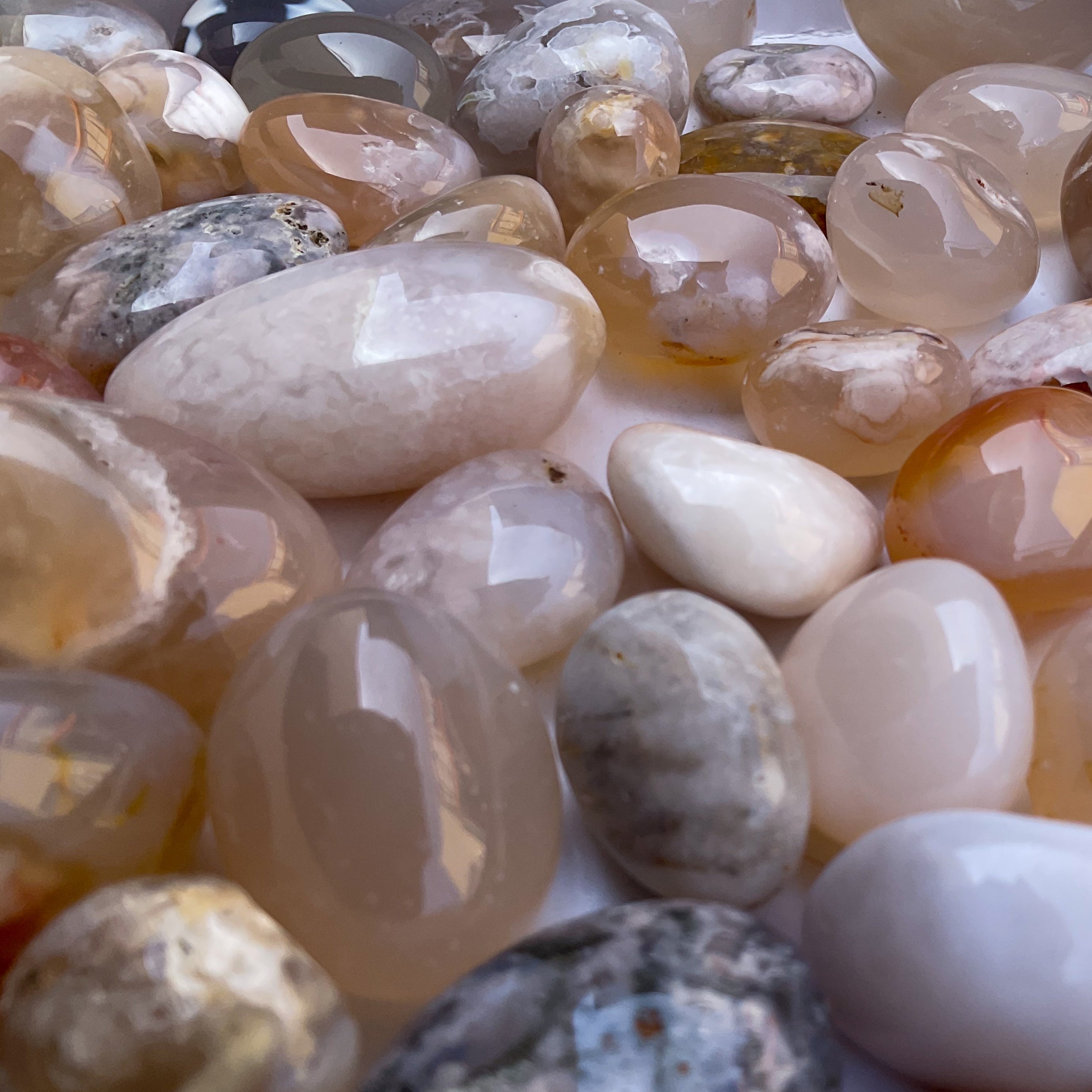 Wholesale tumbled stones bulk lot in flower agate