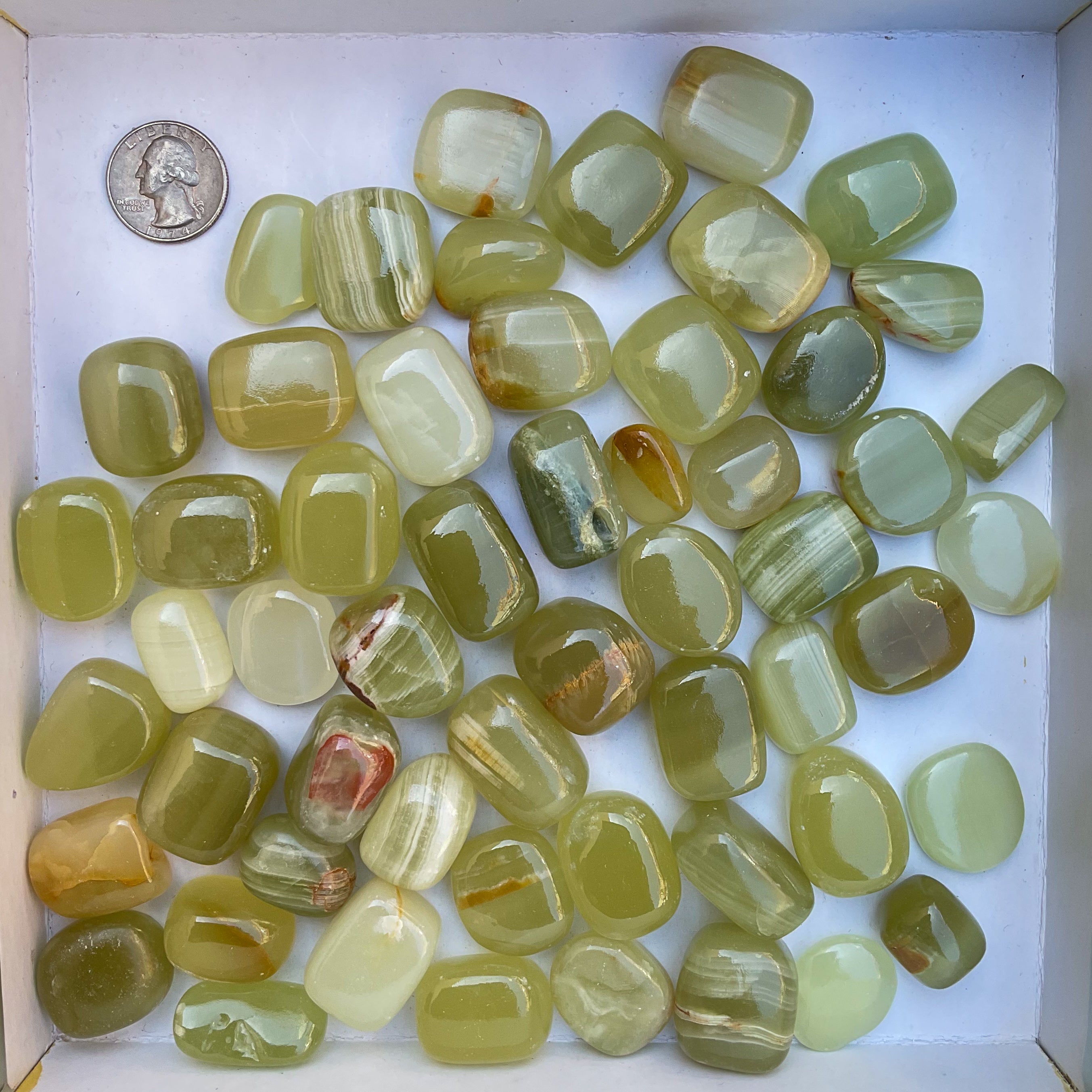 Wholesale tumbled stones bulk lot in green onyx